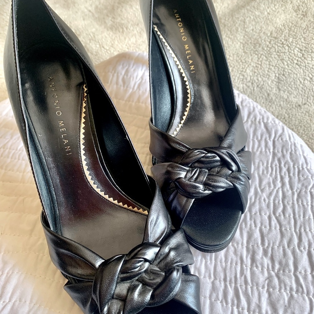 ANTONIO MELANI Navy peep toe pumps, leather, knot detail, US Size 7.5